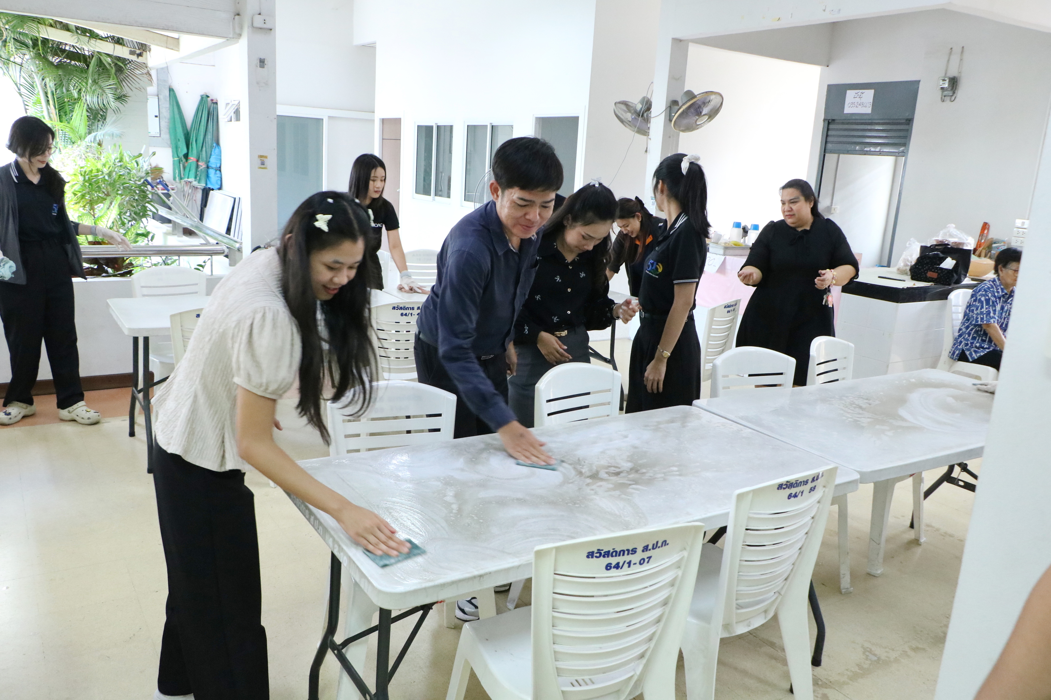title - ส.ป.ก. โดยกองการเจ้าหน้าที่จัดกิจกรรมสร้างเสริมบรรยากาศและสภาพแวดล้อมที่ดี ในร้านค้าสวัสดิการและโรงอาหารสวัสดิการ